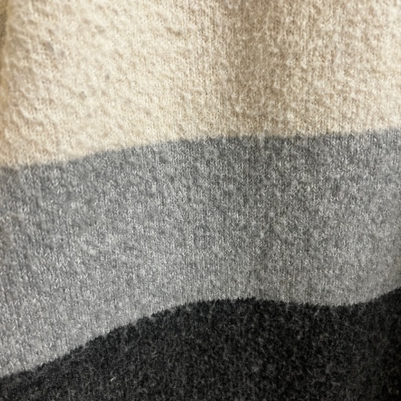 Color block sweater - Picture 2 of 3